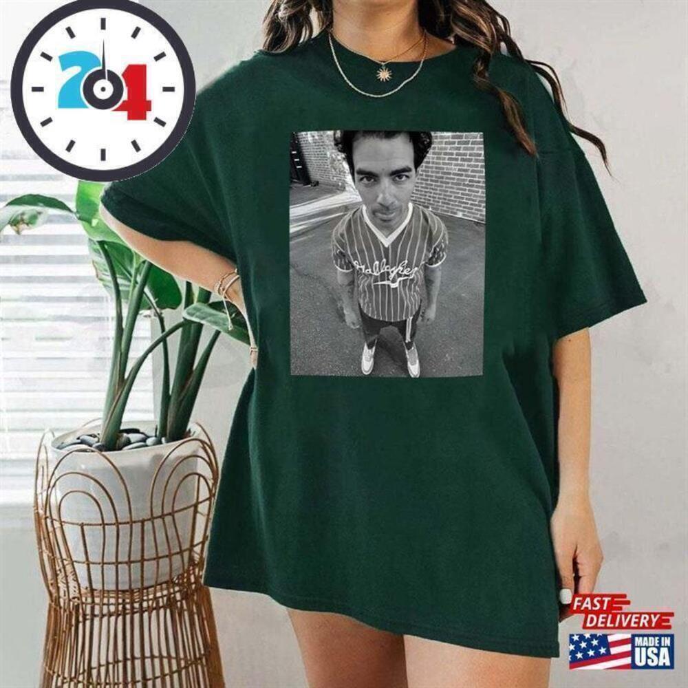 Joe Jonas Retro 90s Music Fan Graphic Unisex T-Shirt